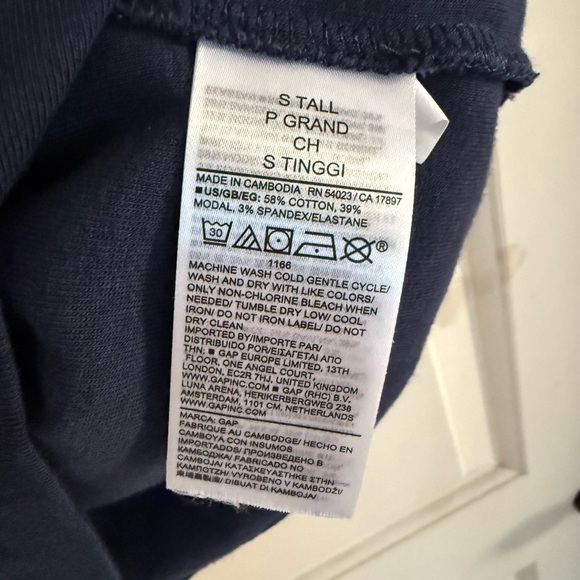 GAP Modern Crewneck T-Shirt Navy Blue Size Small Tall - Worn Once! - Picture 5 of 5